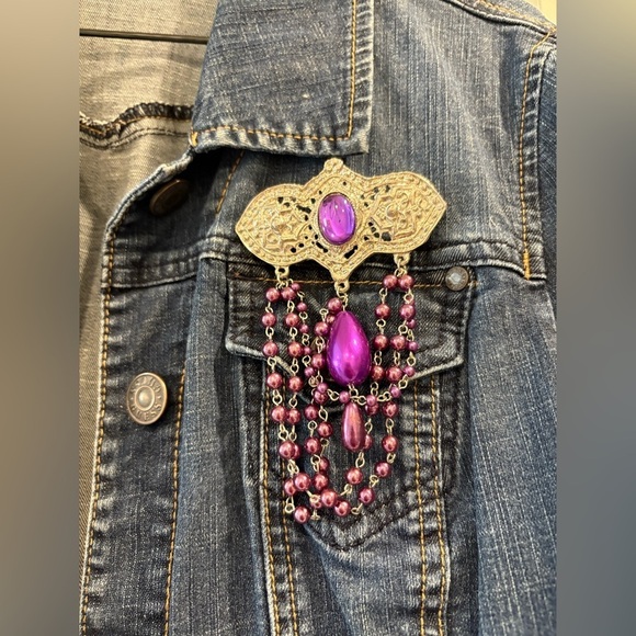 Goth Style Ornate Purple and Pink Gemstone Brooch with Filigree Design - Picture 5 of 8